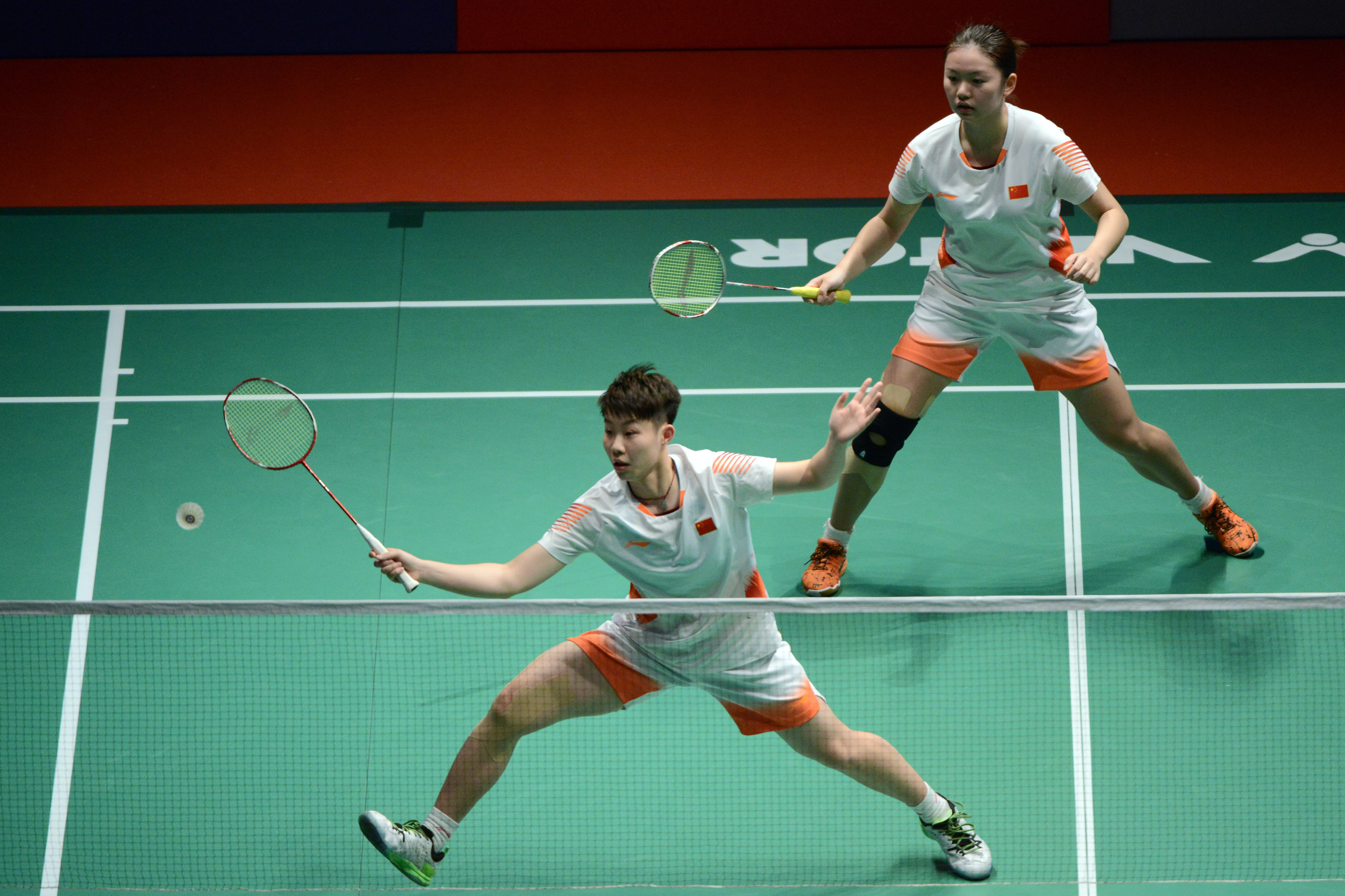 以其犀利的 以其犀利的